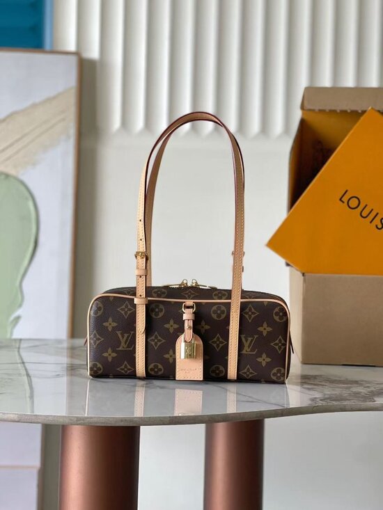 Louis Vuitton Handbags - Classic Louis Vuitton Bag: A Stylish and Versatile Choice for Elegance